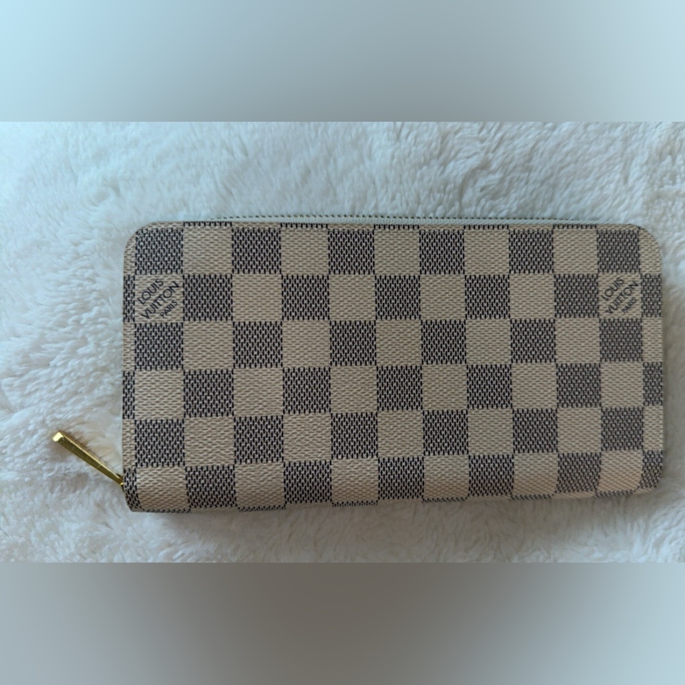 Louis Vuitton Zippy Wallet